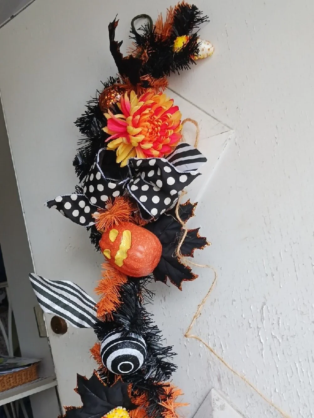 Stunning! Halloween Black and Orange Decorative Garland - Home Accents 🎃💐